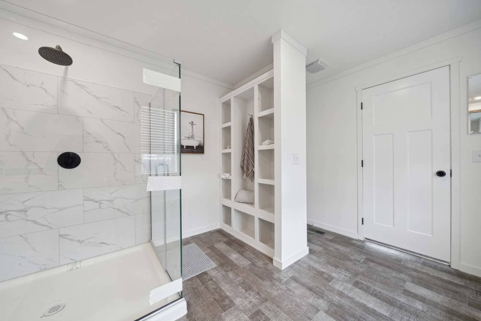 East point - pursuit bathroom home features
