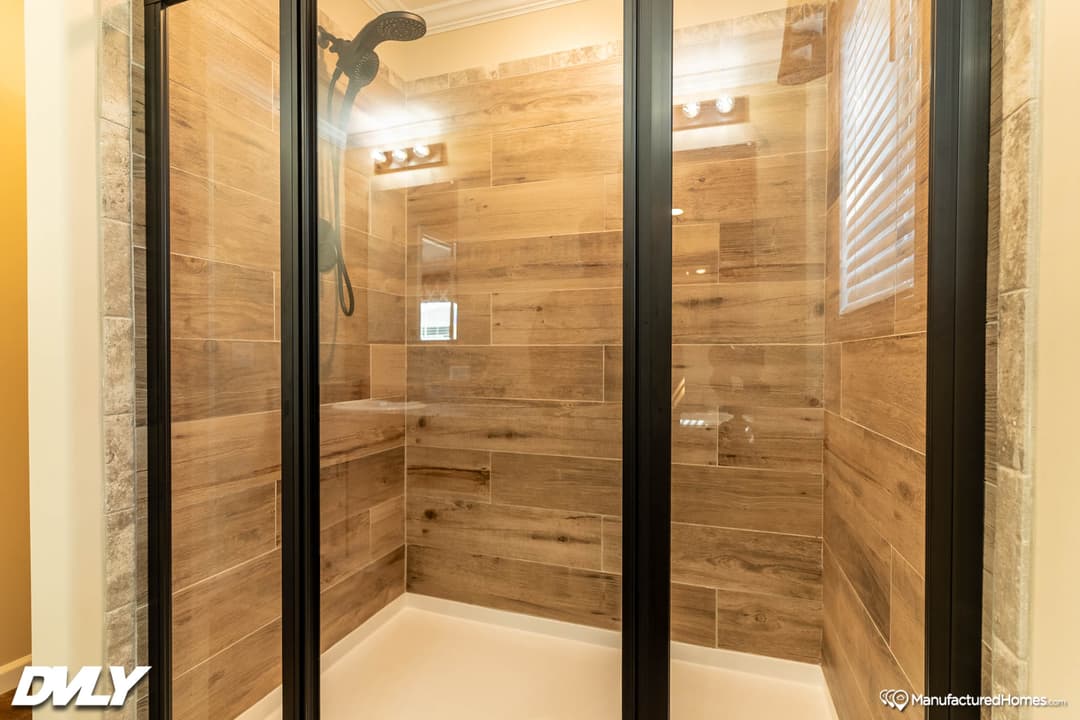 The lodge 2 bathroom home features