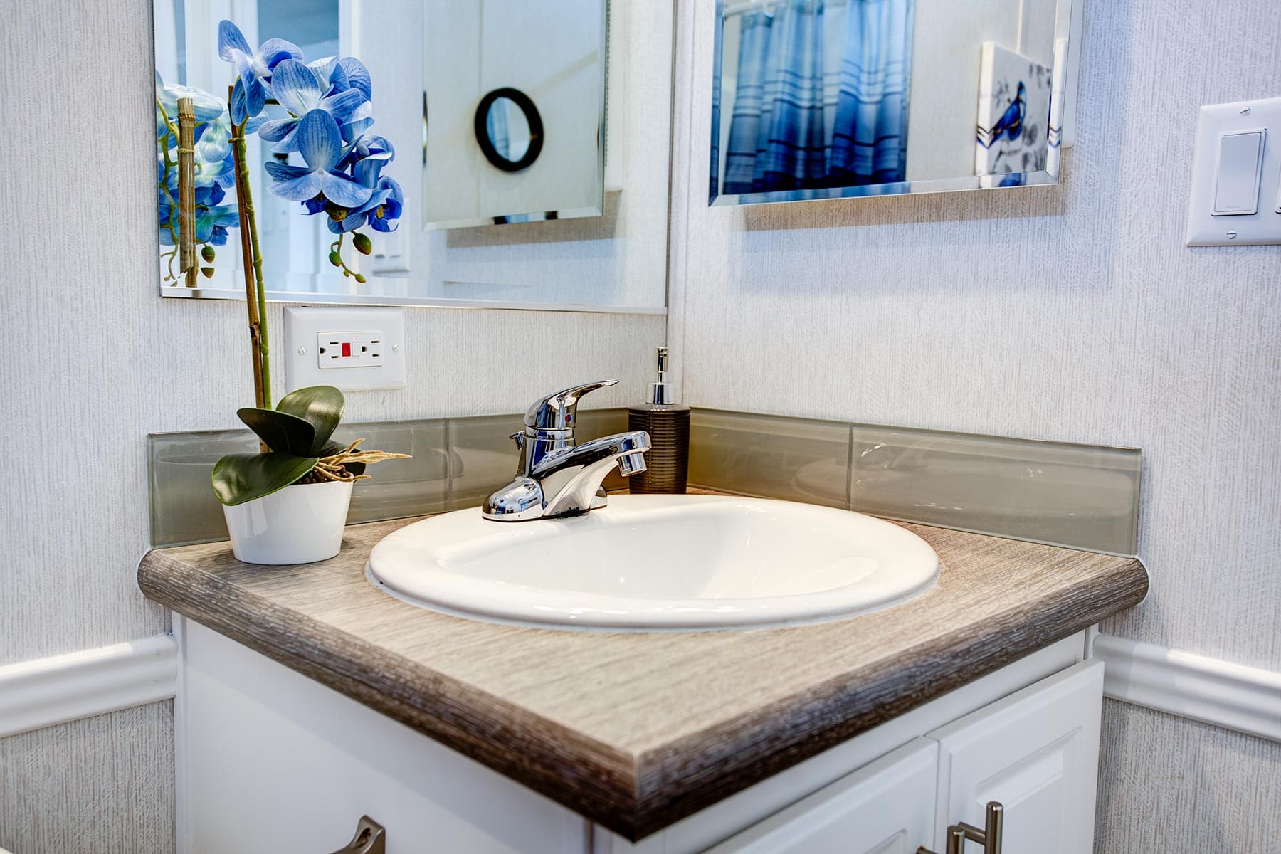 Shore park 4110l bathroom home features