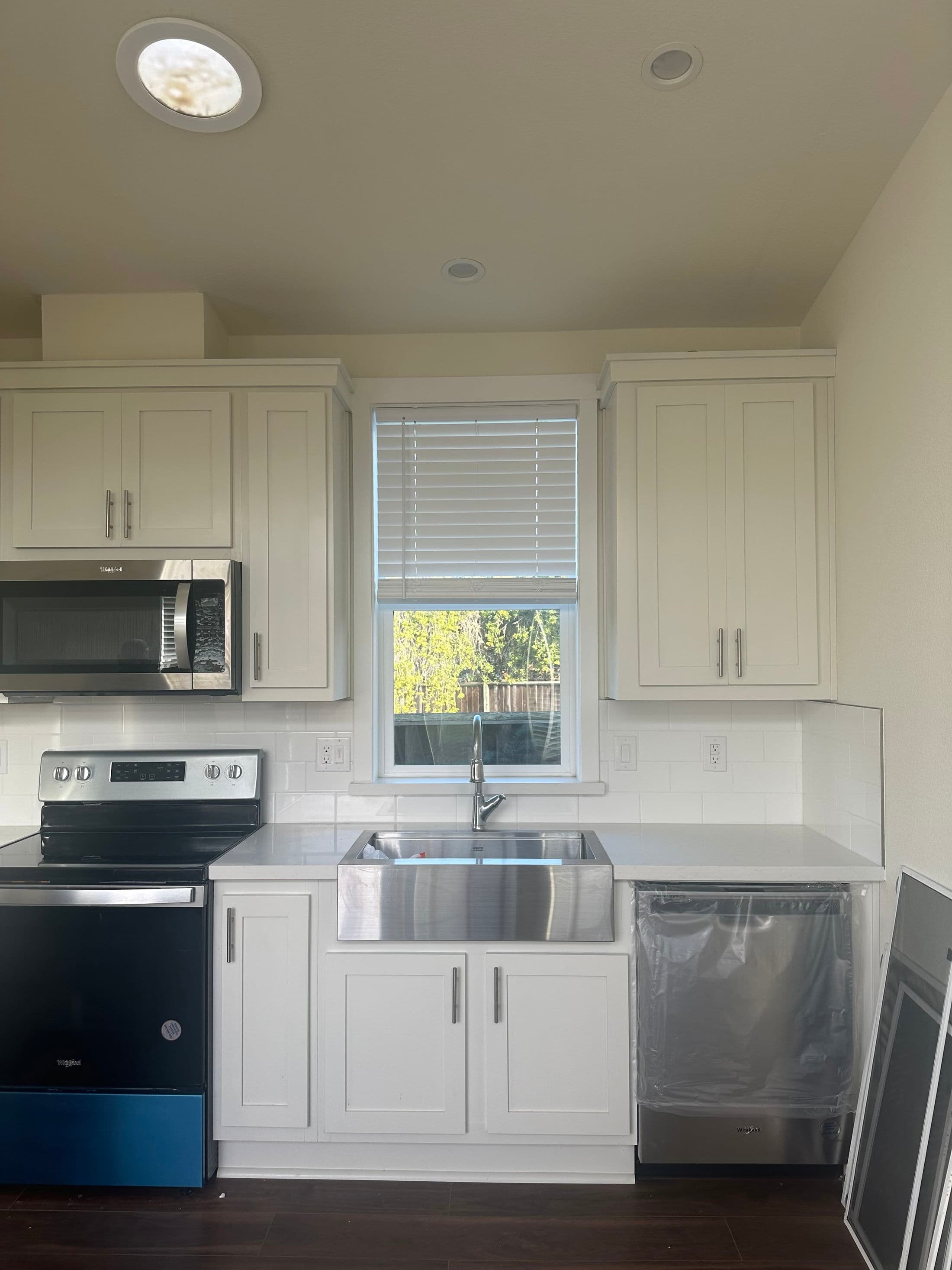 The communal interior and kitchen home features