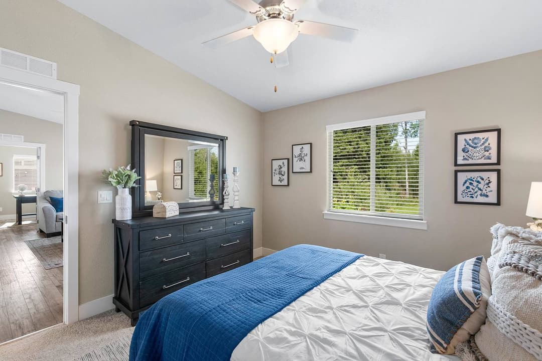 San jacinto adu bedroom home features