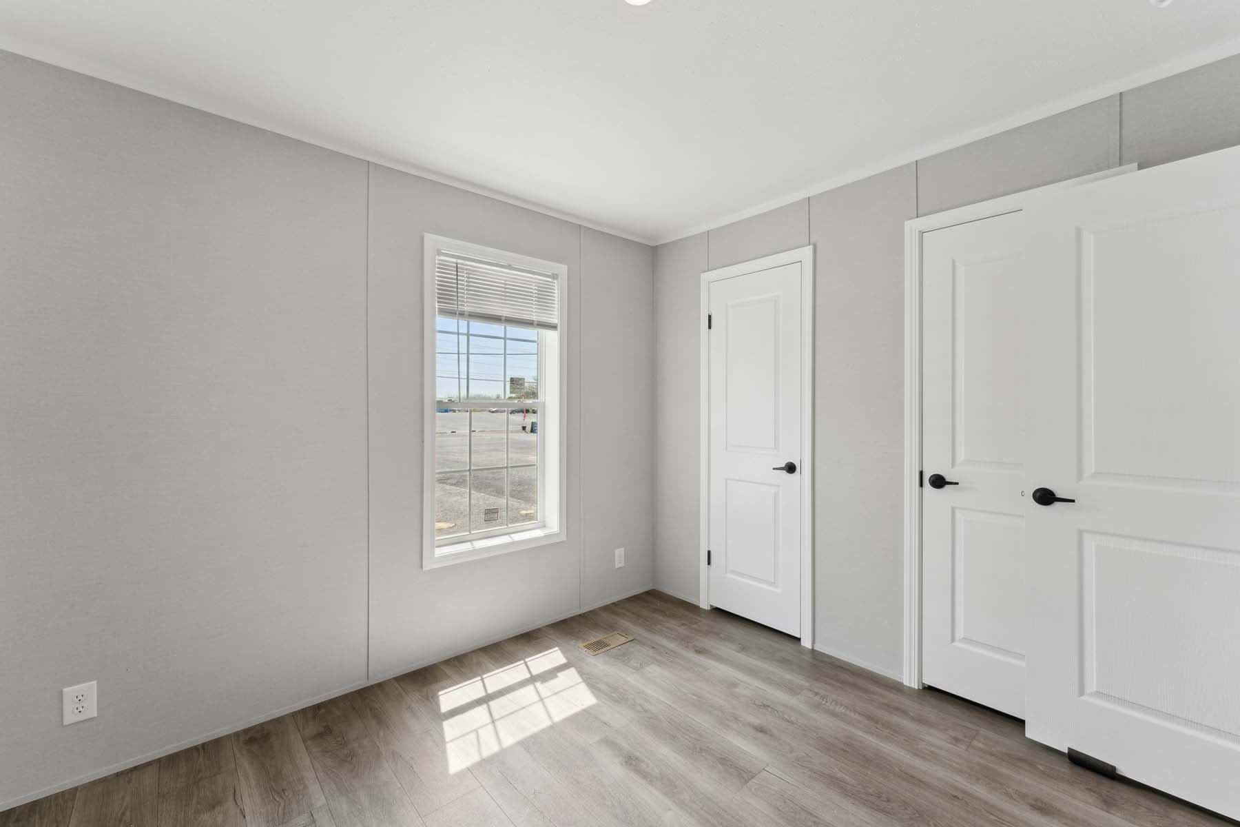 Calm 880 bedroom home features