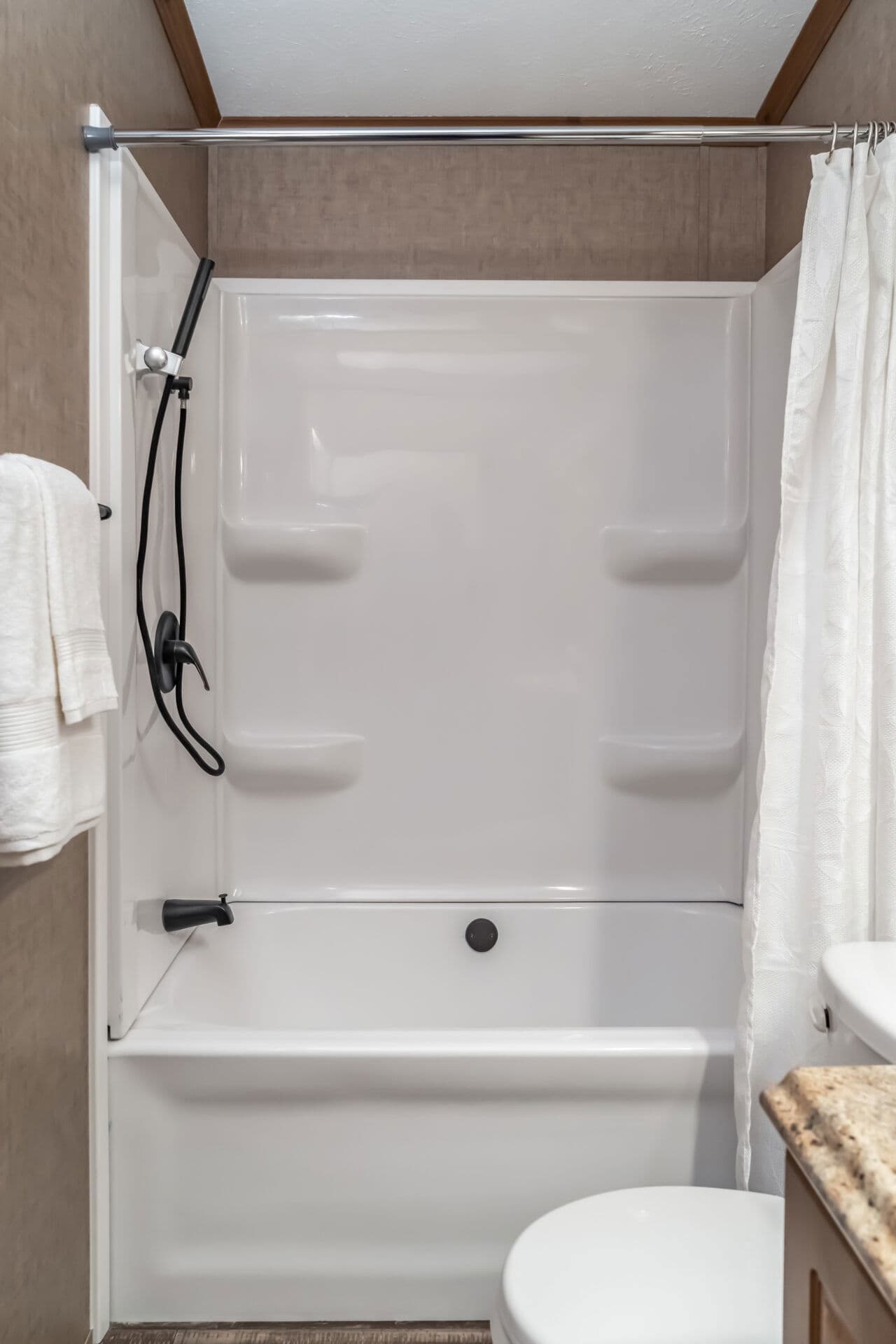 Doublewide 32×64-32c bathroom home features