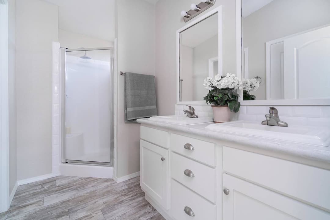 Amber cove bathroom home features