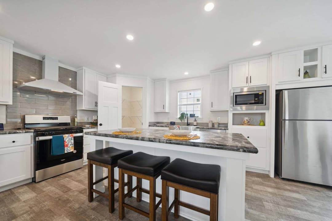 East point - pursuit kitchen home features