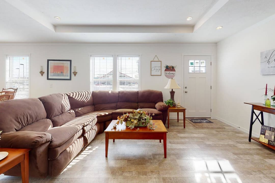 Intrigue interior home features