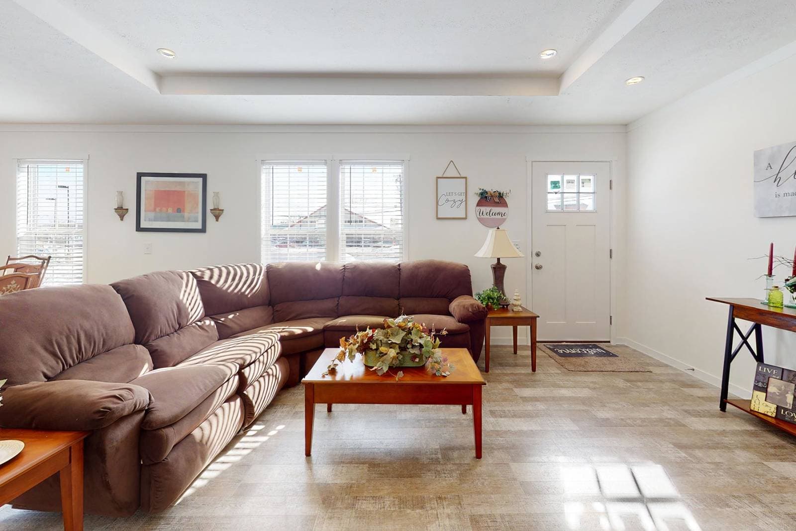 Intrigue interior home features