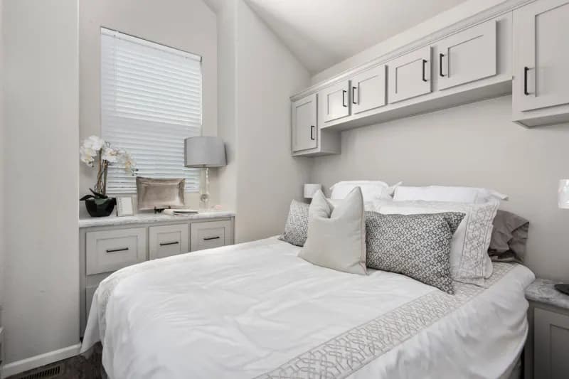 Bluewater bedroom home features