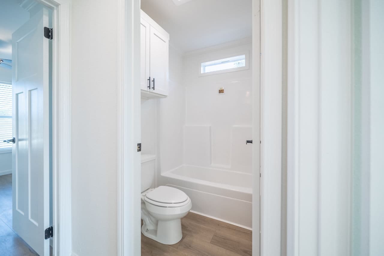 Innovation 5442h - the cypress creek bathroom home features