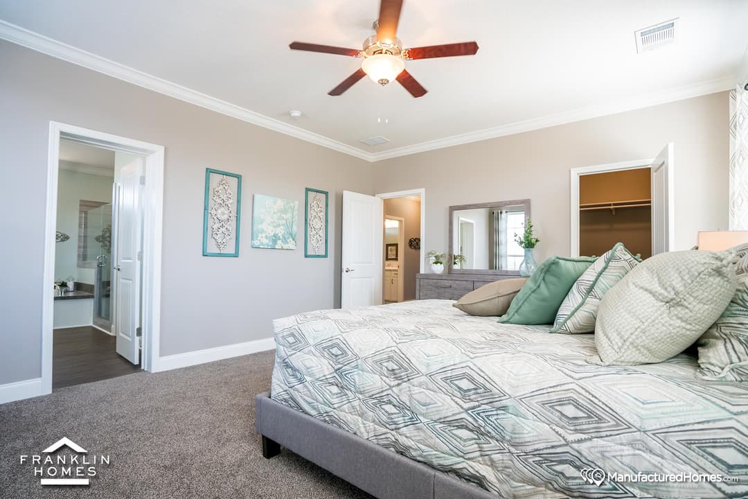 Coach house bedroom home features