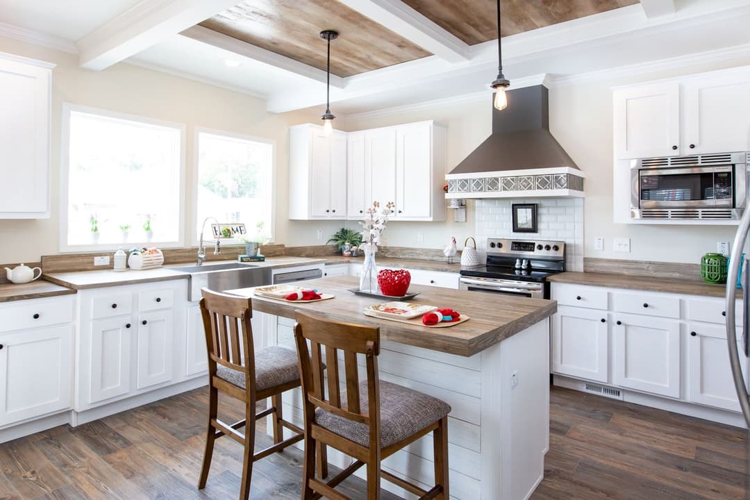Southern charm 3br kitchen home features