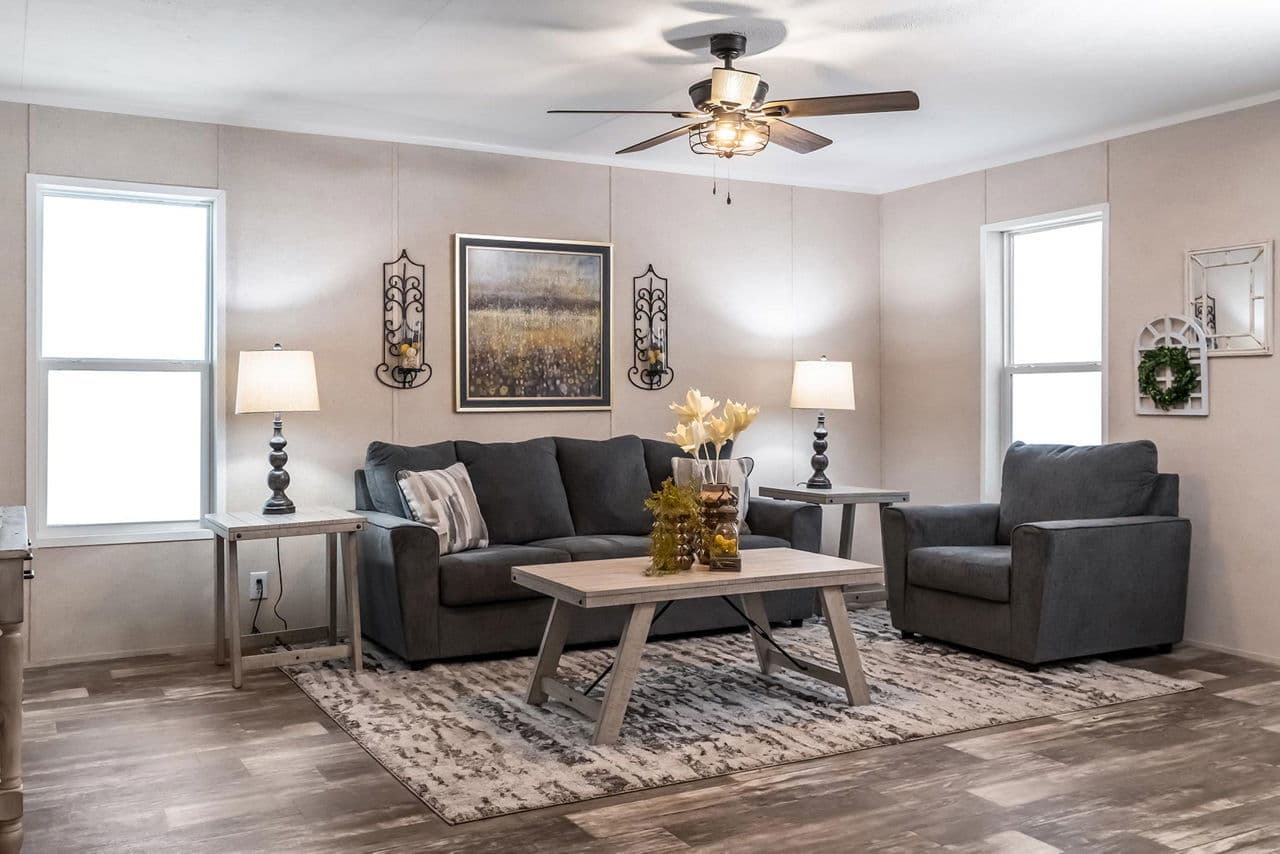 Pinnacle 3904 interior home features