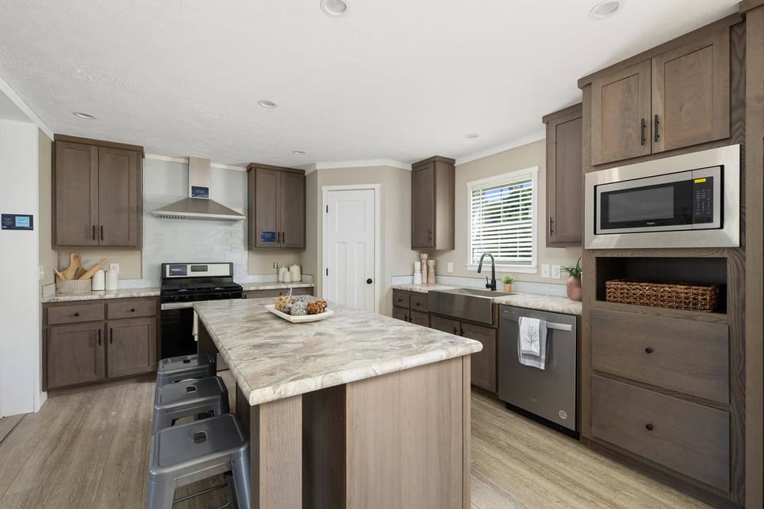 East point - pursuit kitchen home features