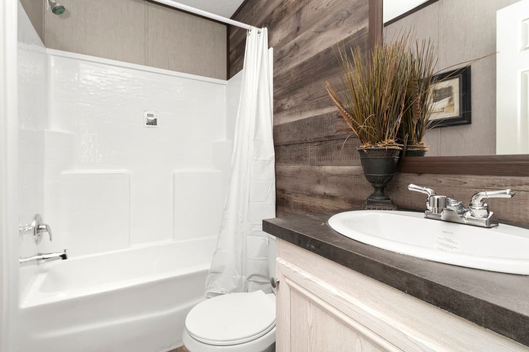 The seaside bathroom home features