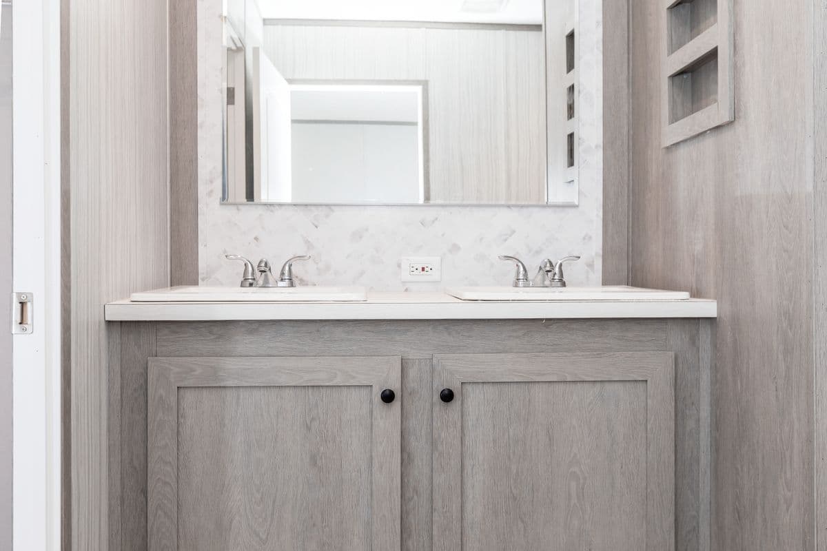 Blazer 76 p bathroom home features