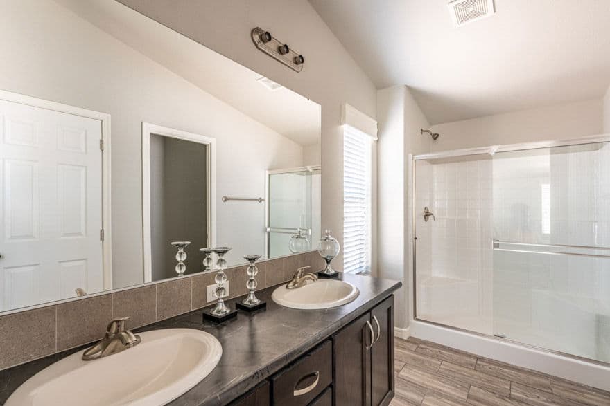 Mountain ridge 28643b bathroom home features