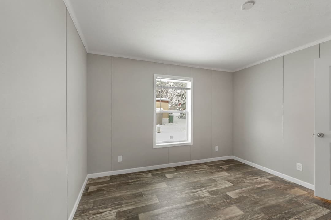 Zenith 6803 bedroom home features