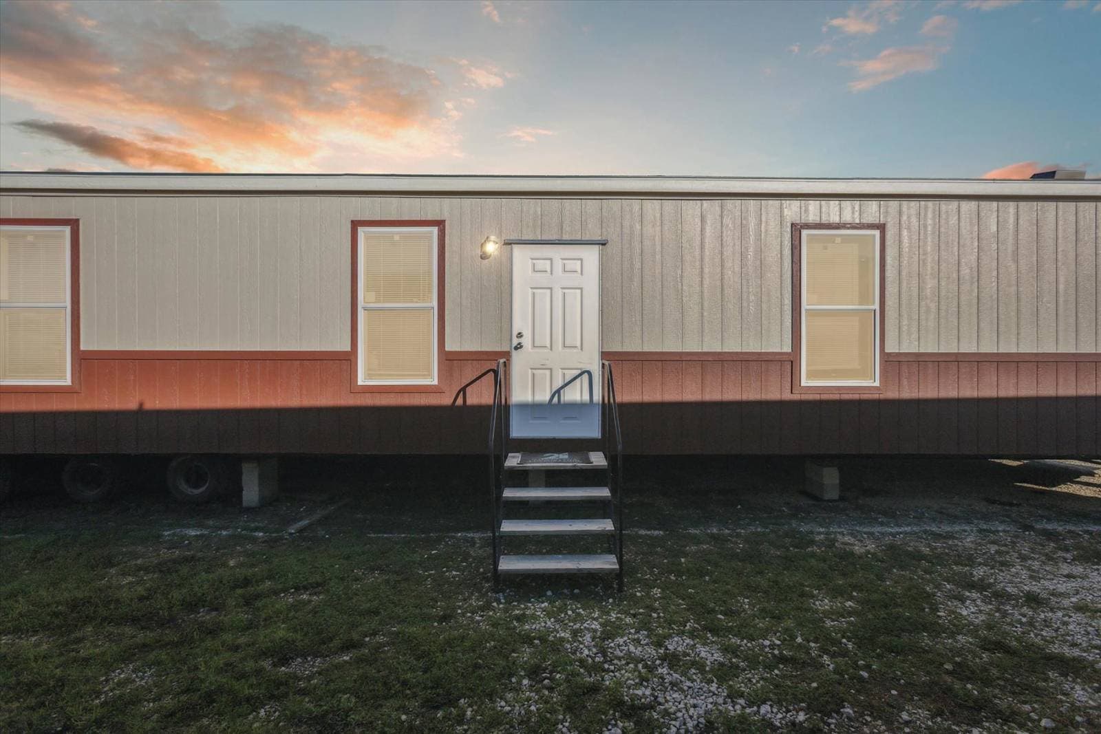 Rm1676 exterior home features
