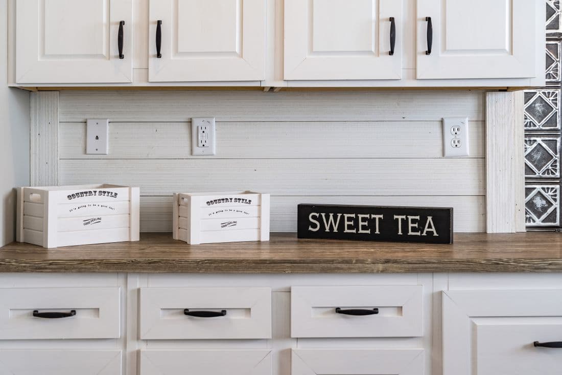 1434 carolina "southern belle" kitchen home features