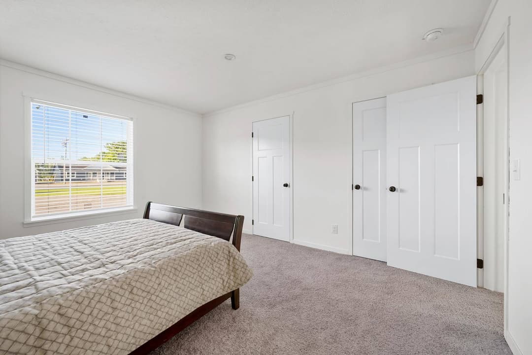 East point - attain bedroom home features