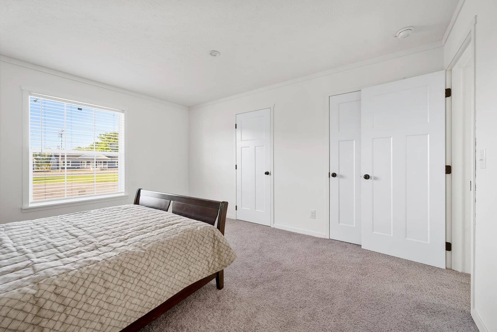 East point - attain bedroom home features