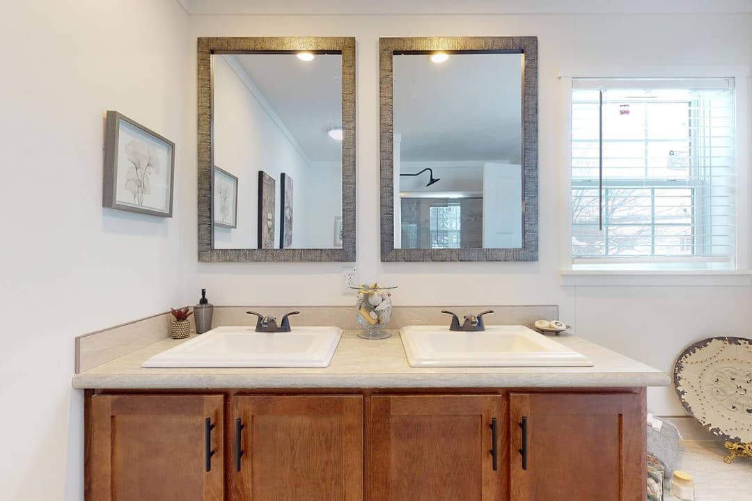 Intrigue bathroom home features