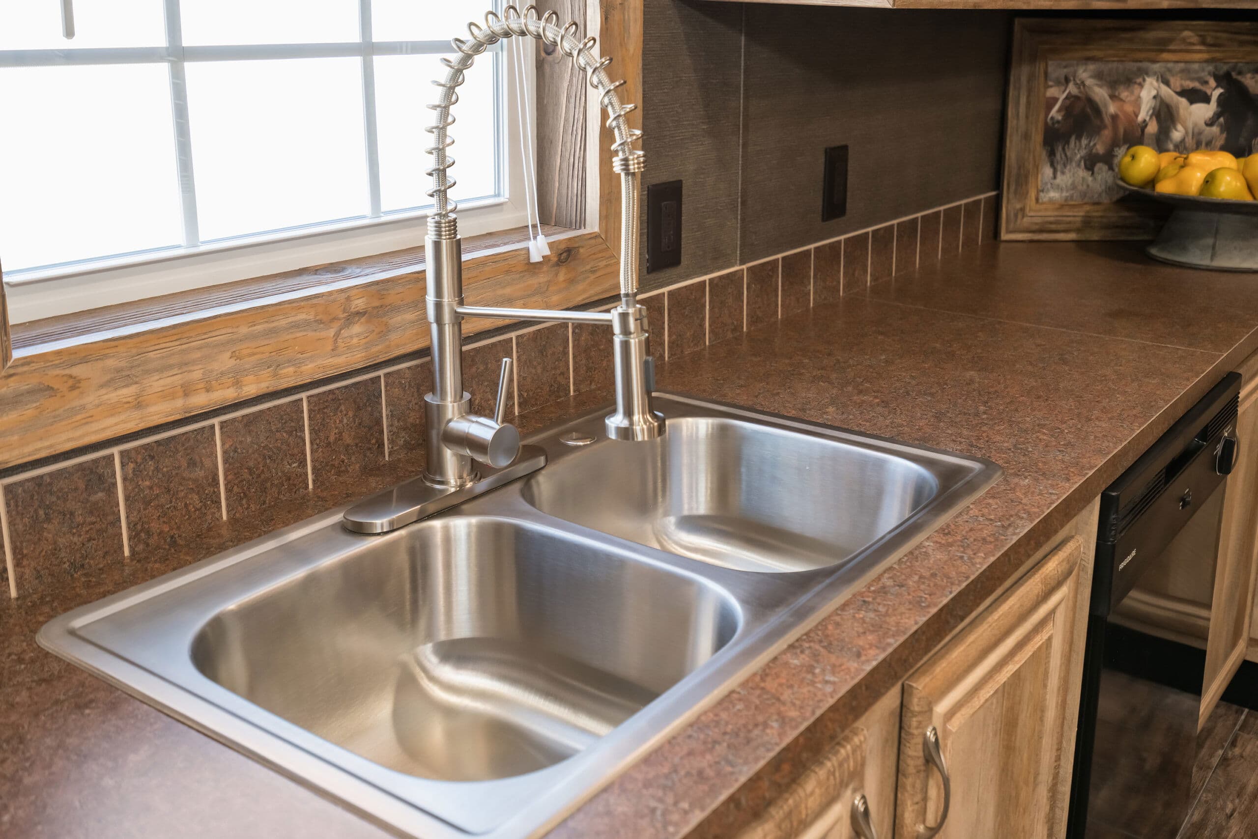 Md-26 rawhide kitchen home features