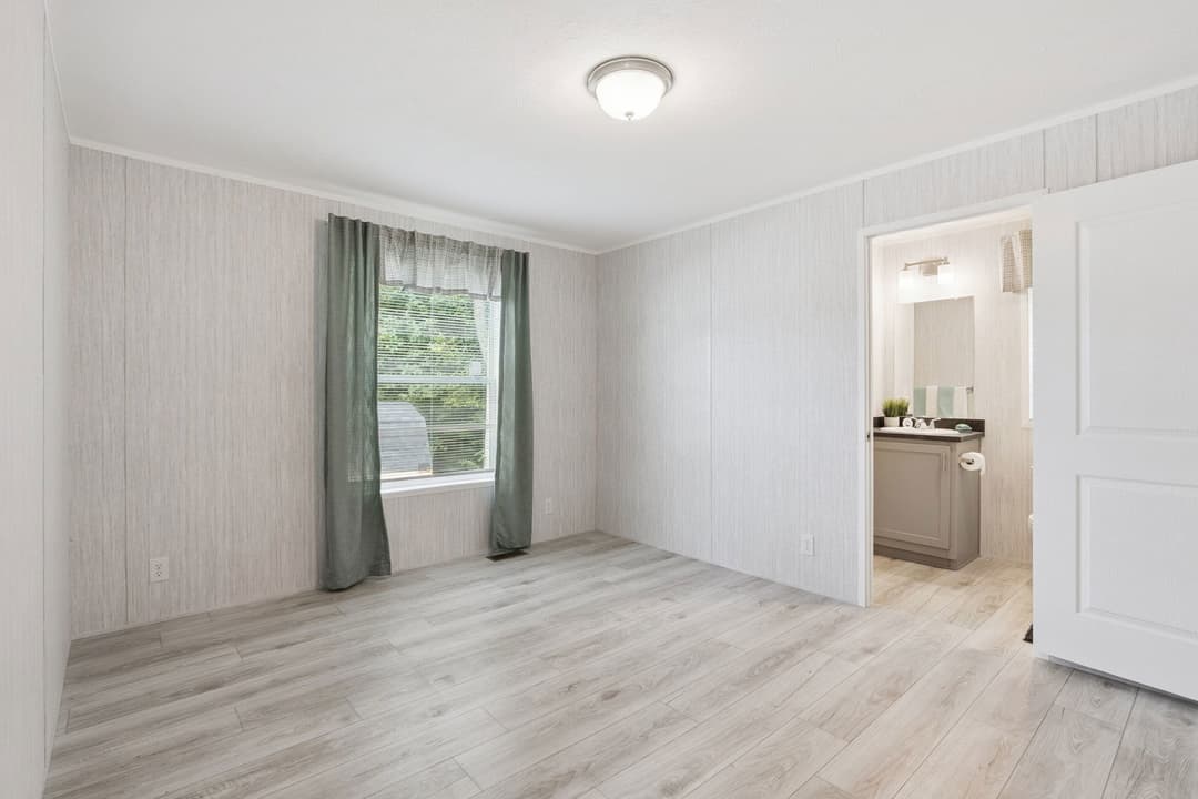 Achiever 6902 interior home features