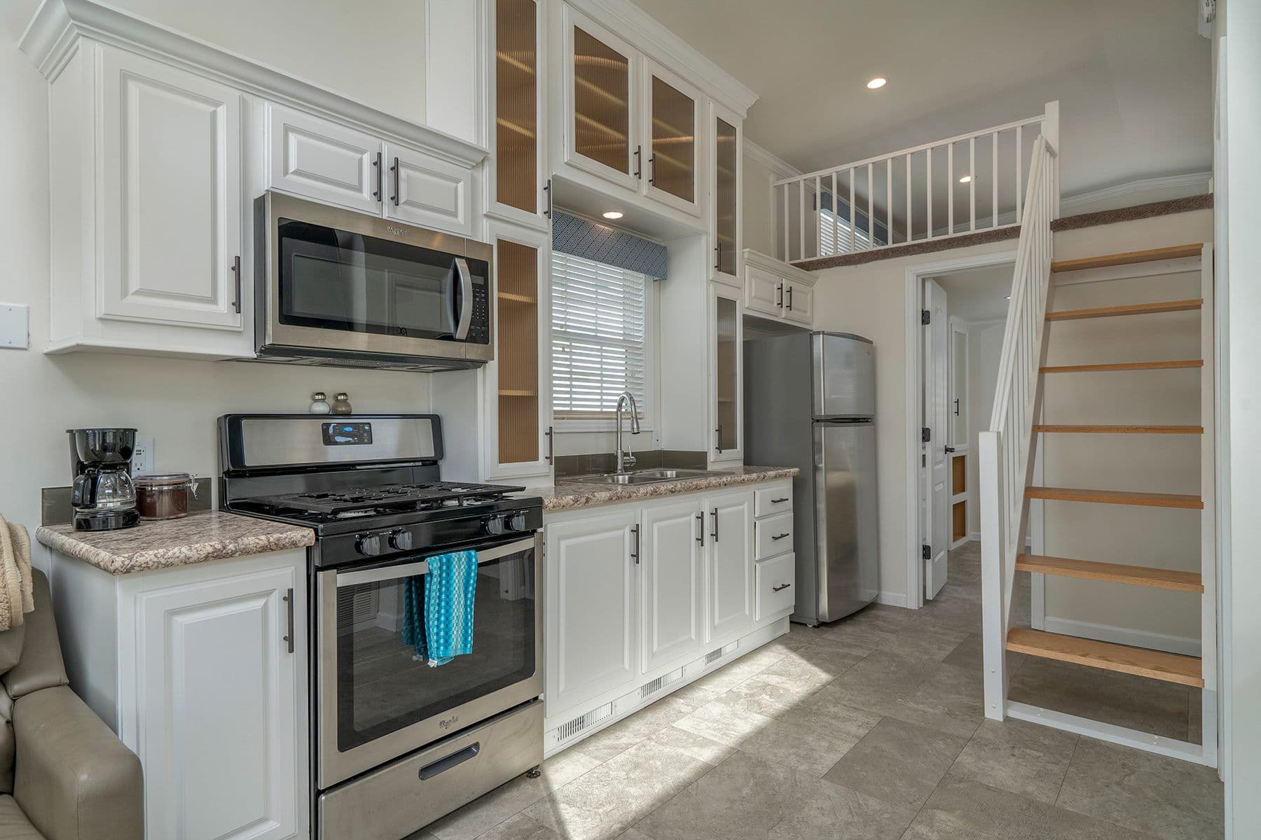 Shore park 4111 kitchen home features