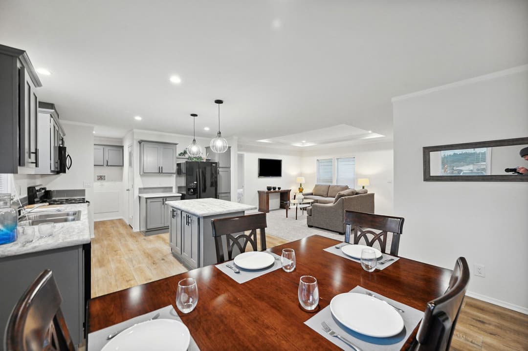 Millcreek 4400-6 interior home features