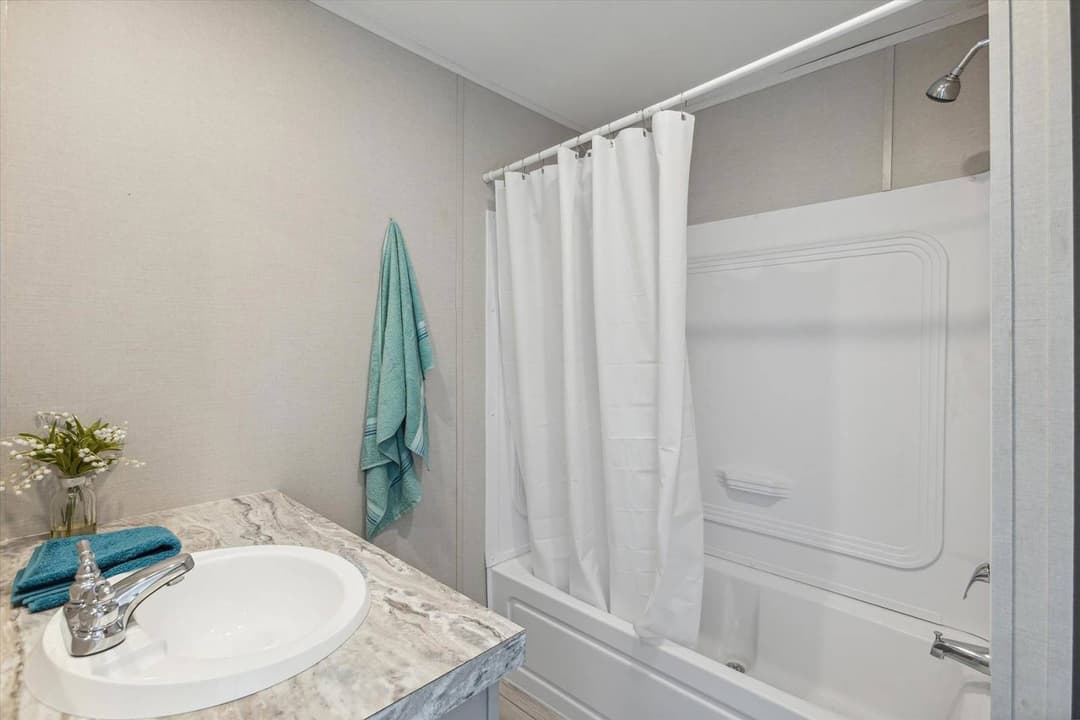 Rm1676 bathroom home features