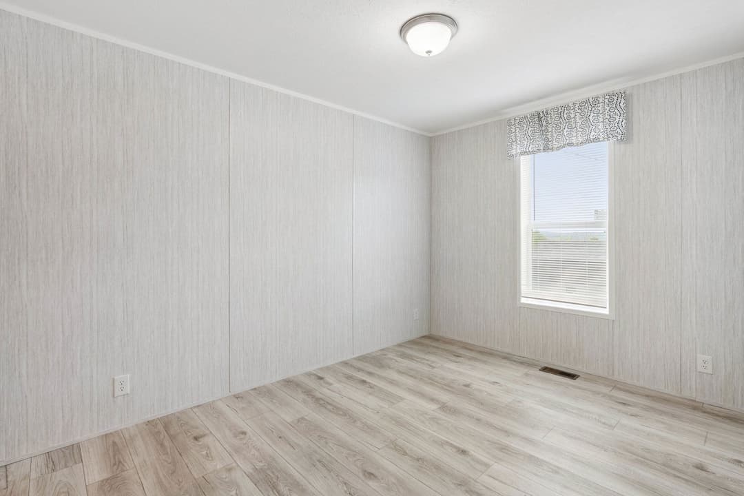 Superior 3905 bedroom home features