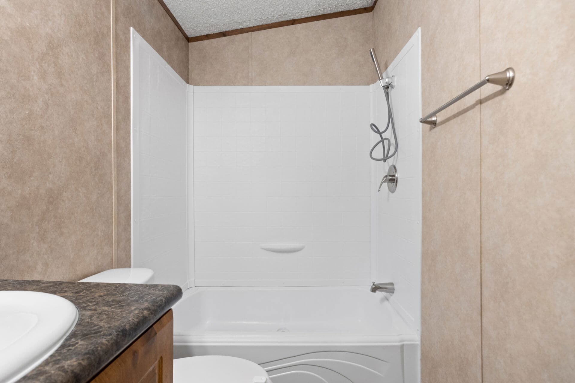 Singlewide 16×64-32c bathroom home features