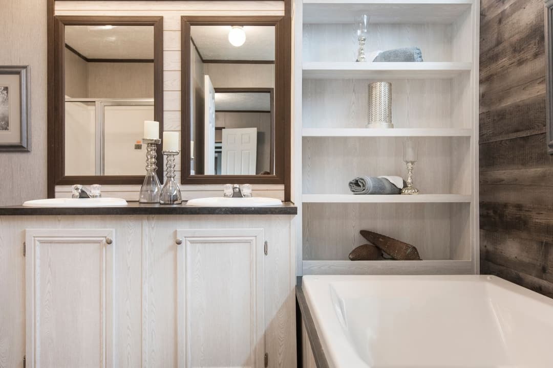 The seaside bathroom home features