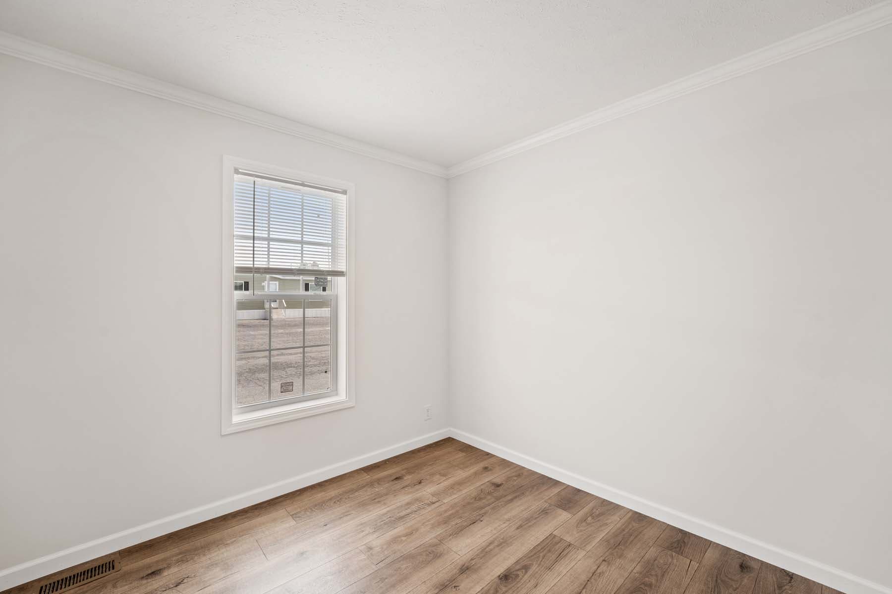 Sunlight 1493 bedroom home features