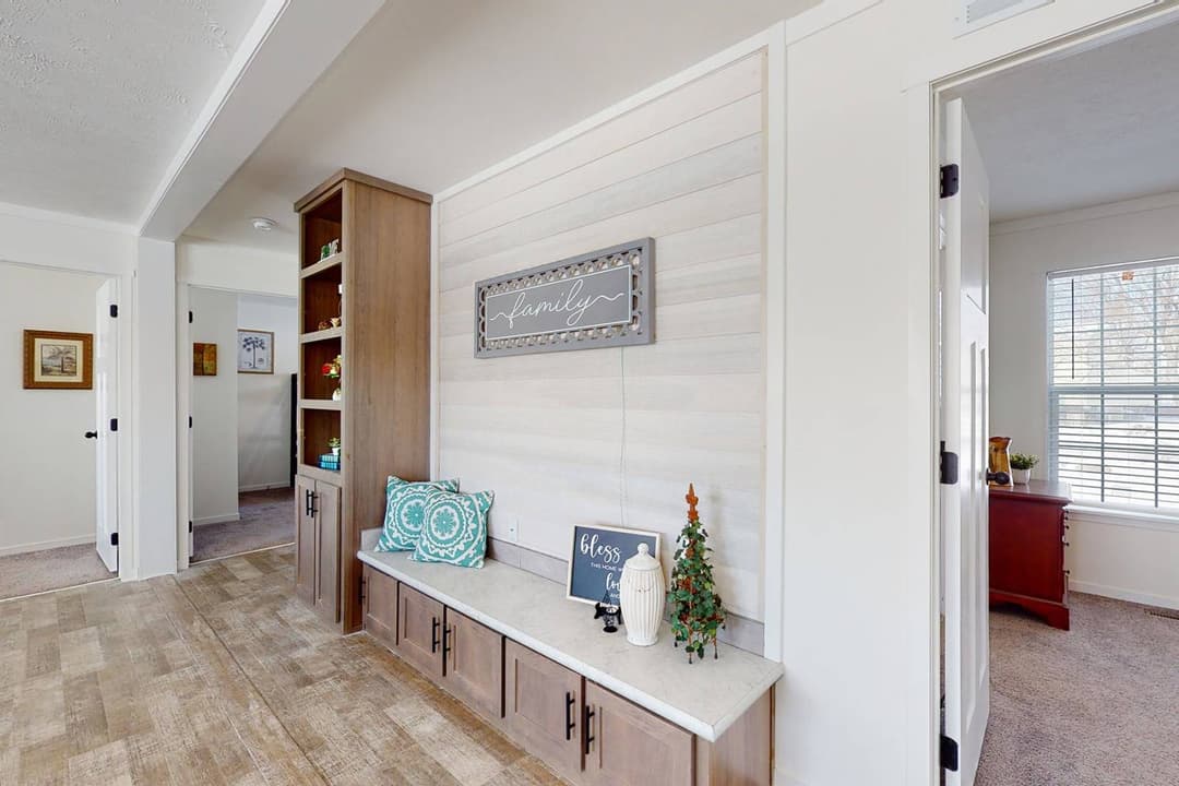 Intrigue interior home features