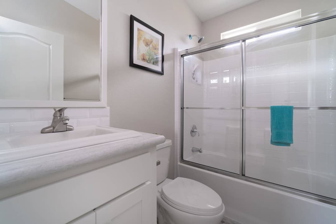 Amber cove bathroom home features