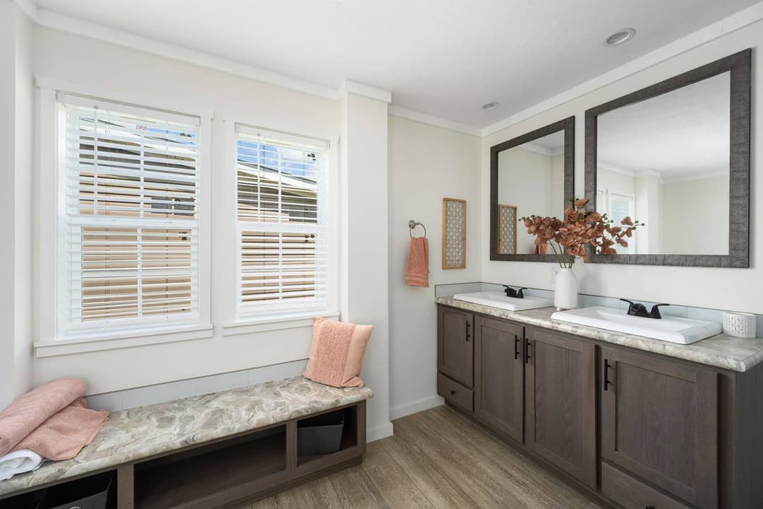 East point - pursuit bathroom home features