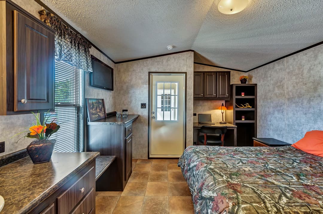Tiny home 12×40-22a bedroom home features