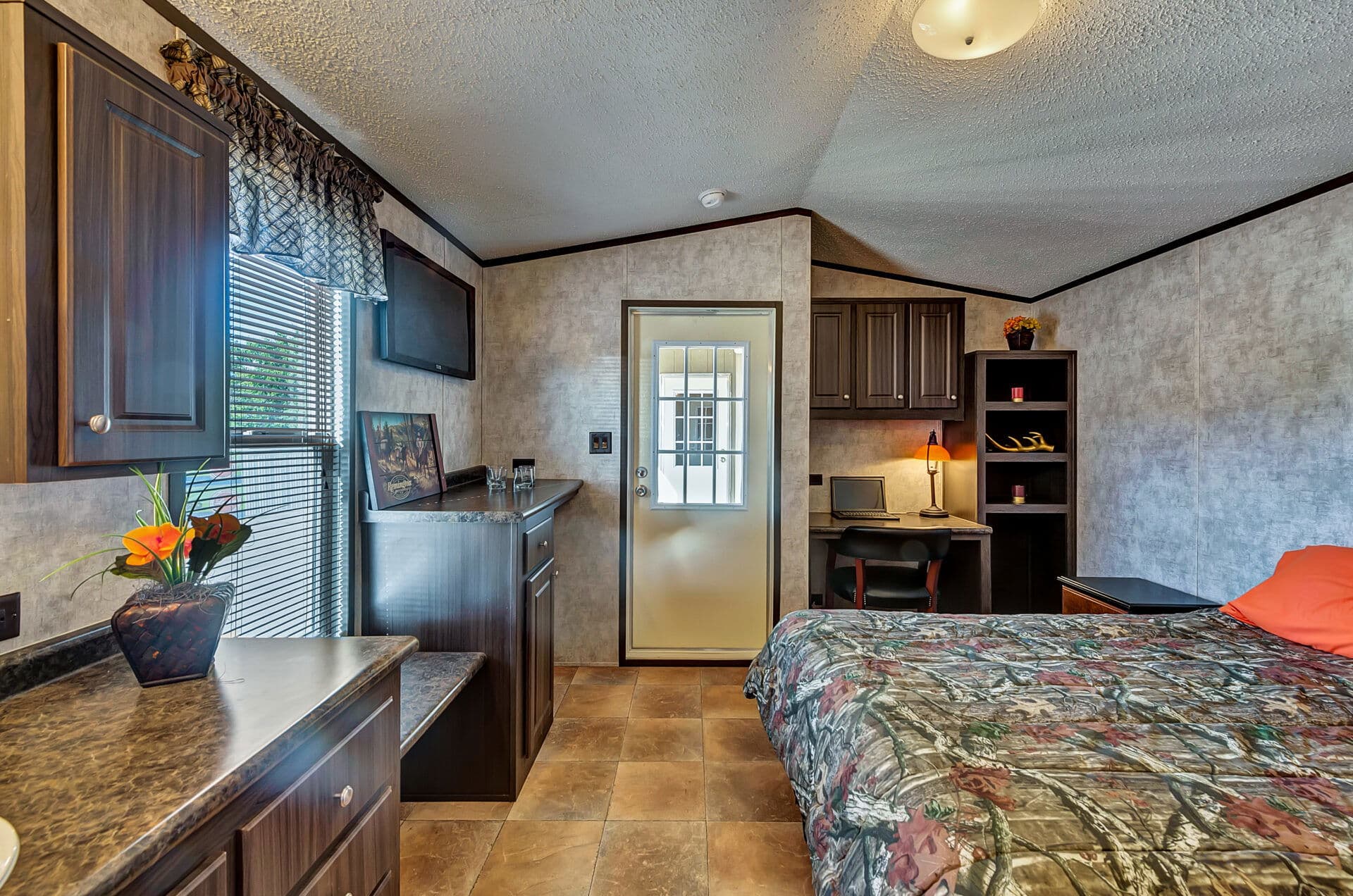 Tiny home 12×40-22a bedroom home features