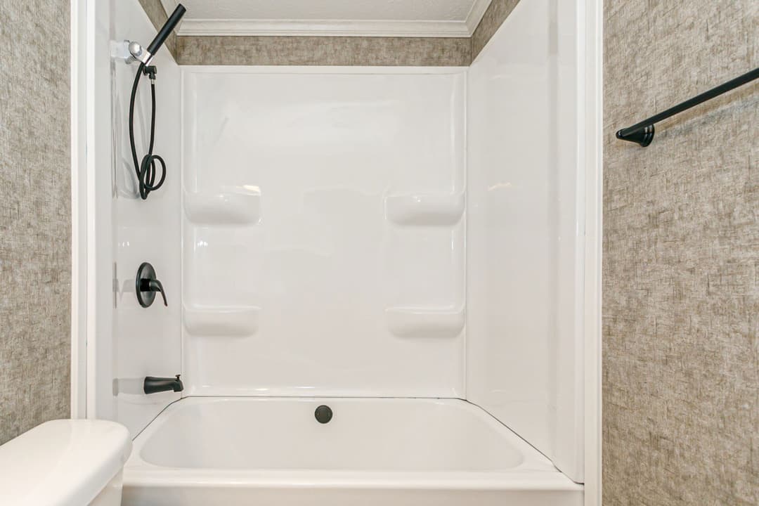 Doublewide 32×64-32bp bathroom home features