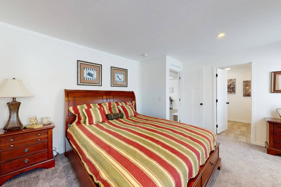 Intrigue bedroom home features