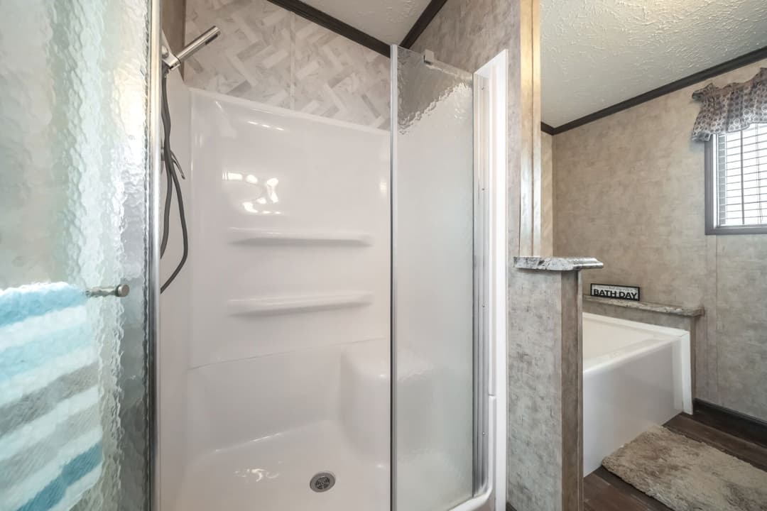 Doublewide 32×56-42b bathroom home features