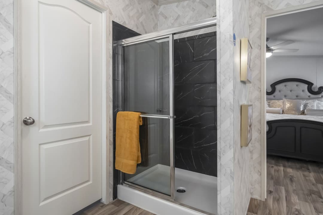 Doublewide c-32×64-32ap bathroom home features