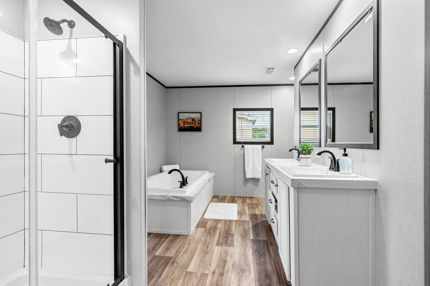 The anniversary 2.1 bathroom home features