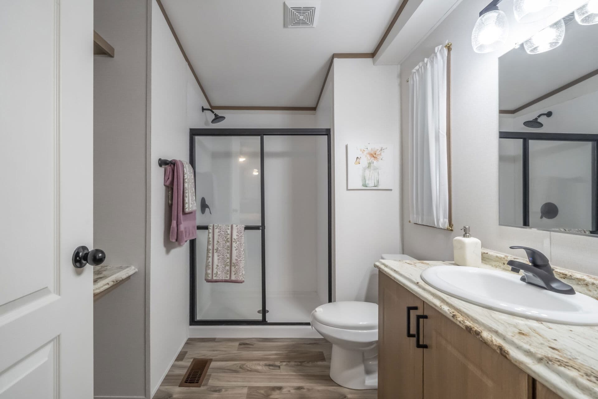 Doublewide s-24×48-32a bathroom home features