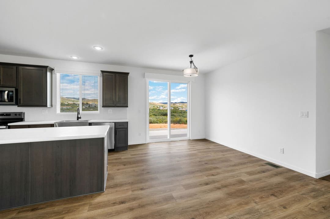 Limited series 28523a interior home features