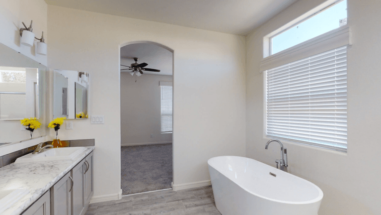 Santa fe ii 28643a bathroom home features