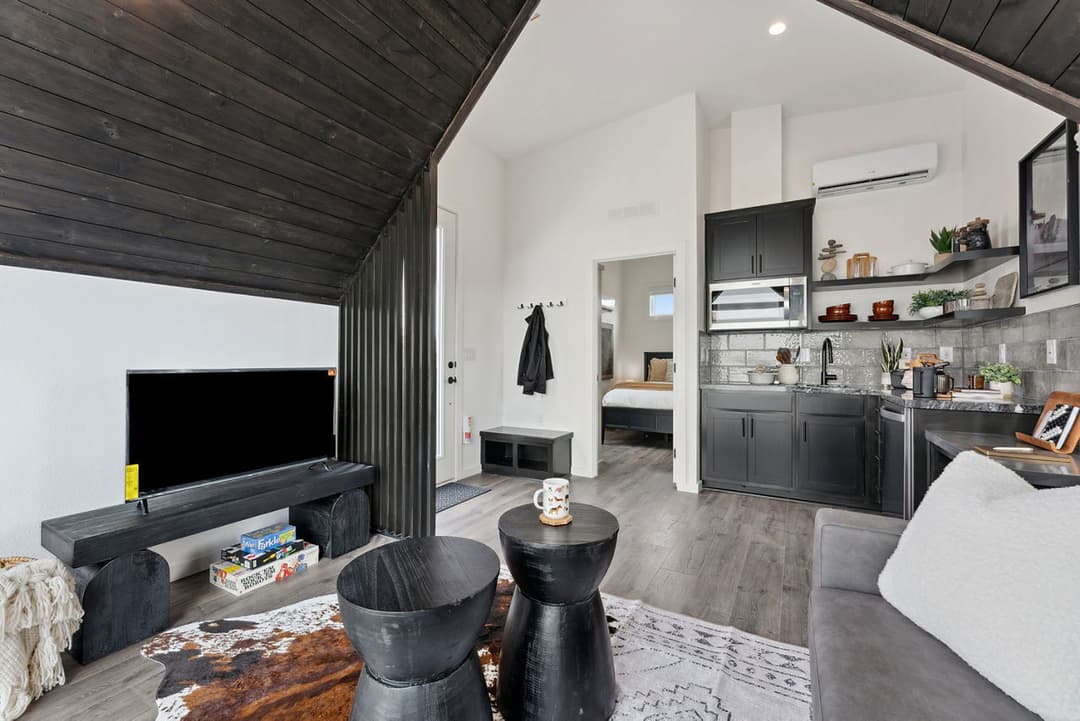 Ata-01 interior home features